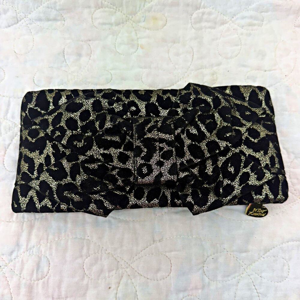 Betsey Johnson Black/Gold Leopard Print Zip Clutch purse Pink Lining glam party
